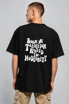 Born in Tradition – Schwarz mit weißem Print