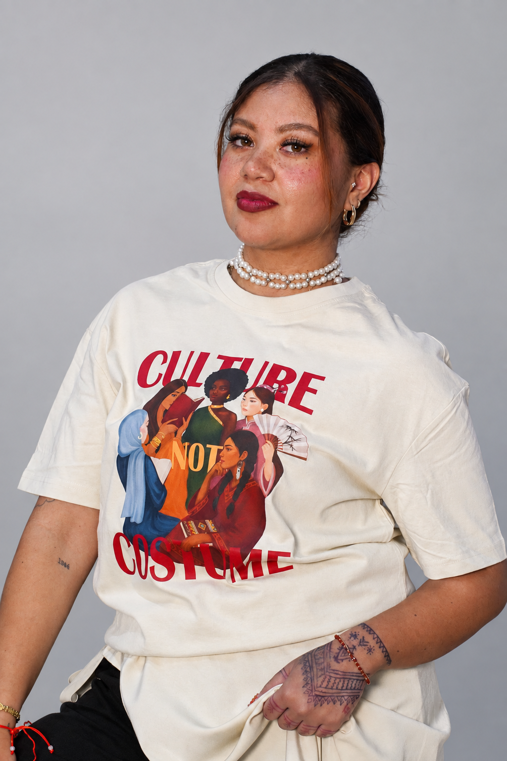 Culture Not Costume – Studio Hintergrund