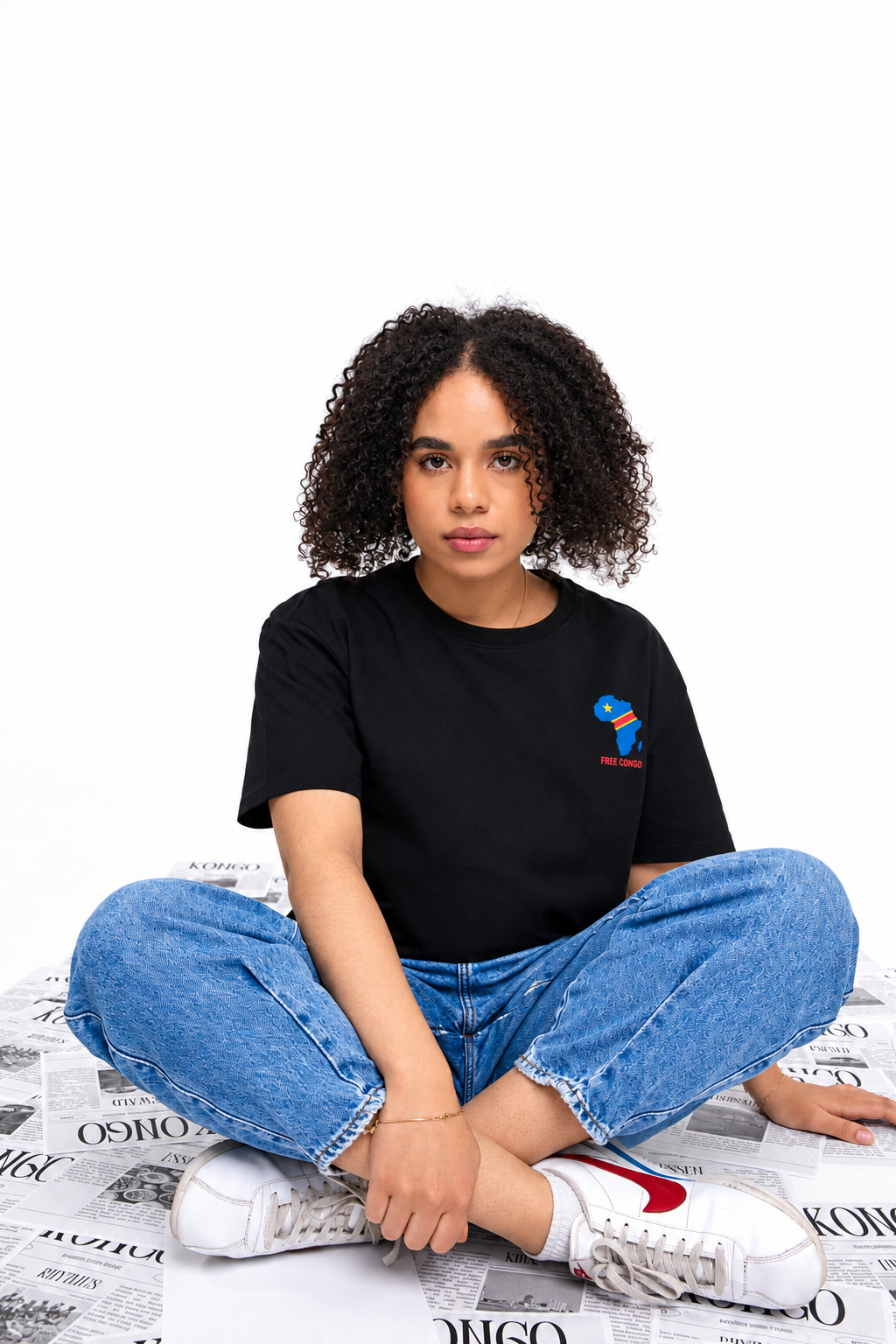 Free Congo Shirt Schwarz sitzend