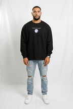 Mach kein Auge als schwarzes Oversized-Longsleeve mit Rippbündchen und geradem Saum