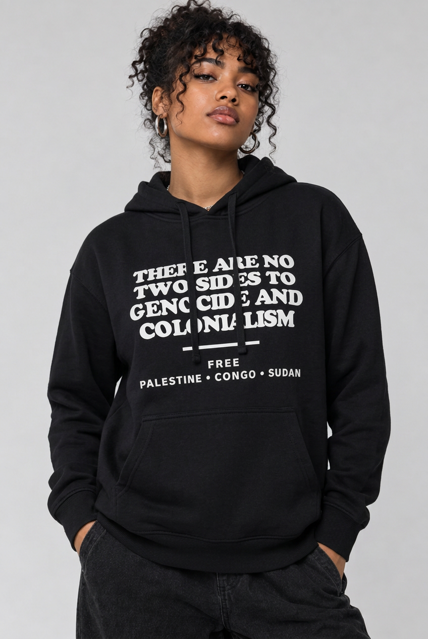 Schwarzer Hoodie mit weißem Schriftaufdruck