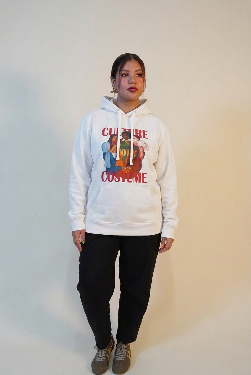 Weißer Culture-not-Costume-Hoodie
